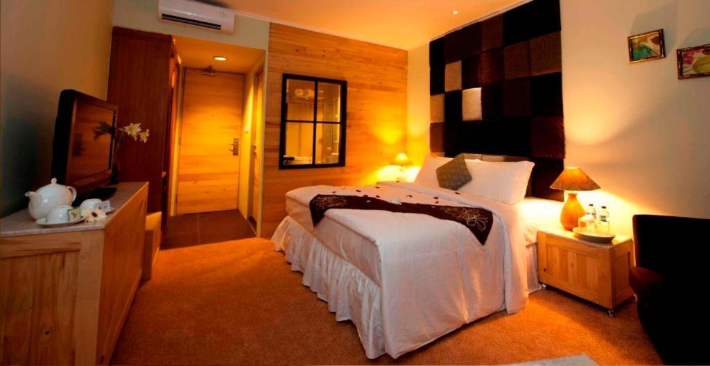 Chara Hotel Бандунг Екстериор снимка