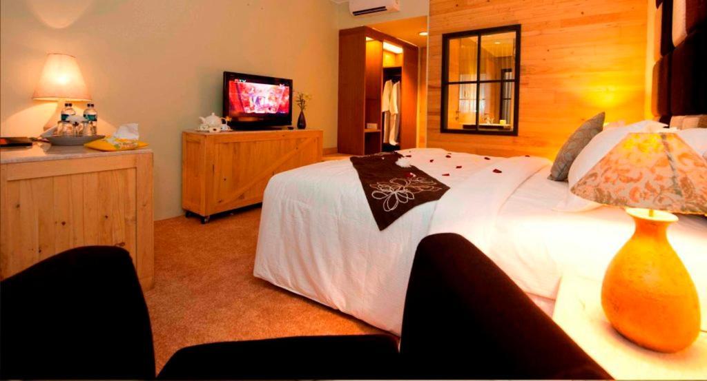 Chara Hotel Бандунг Екстериор снимка