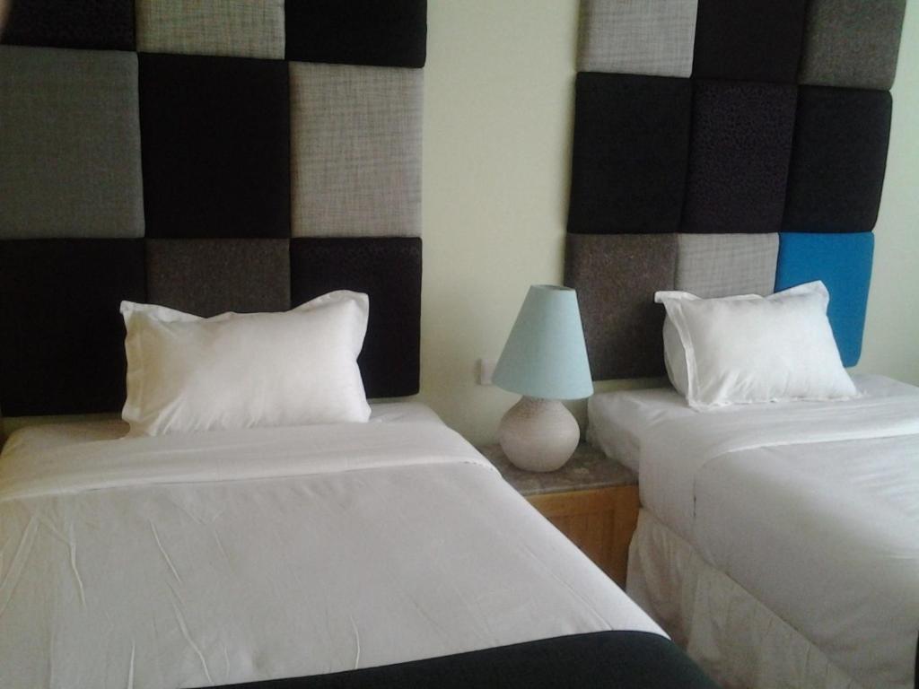 Chara Hotel Бандунг Стая снимка