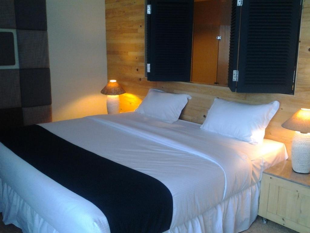 Chara Hotel Бандунг Стая снимка