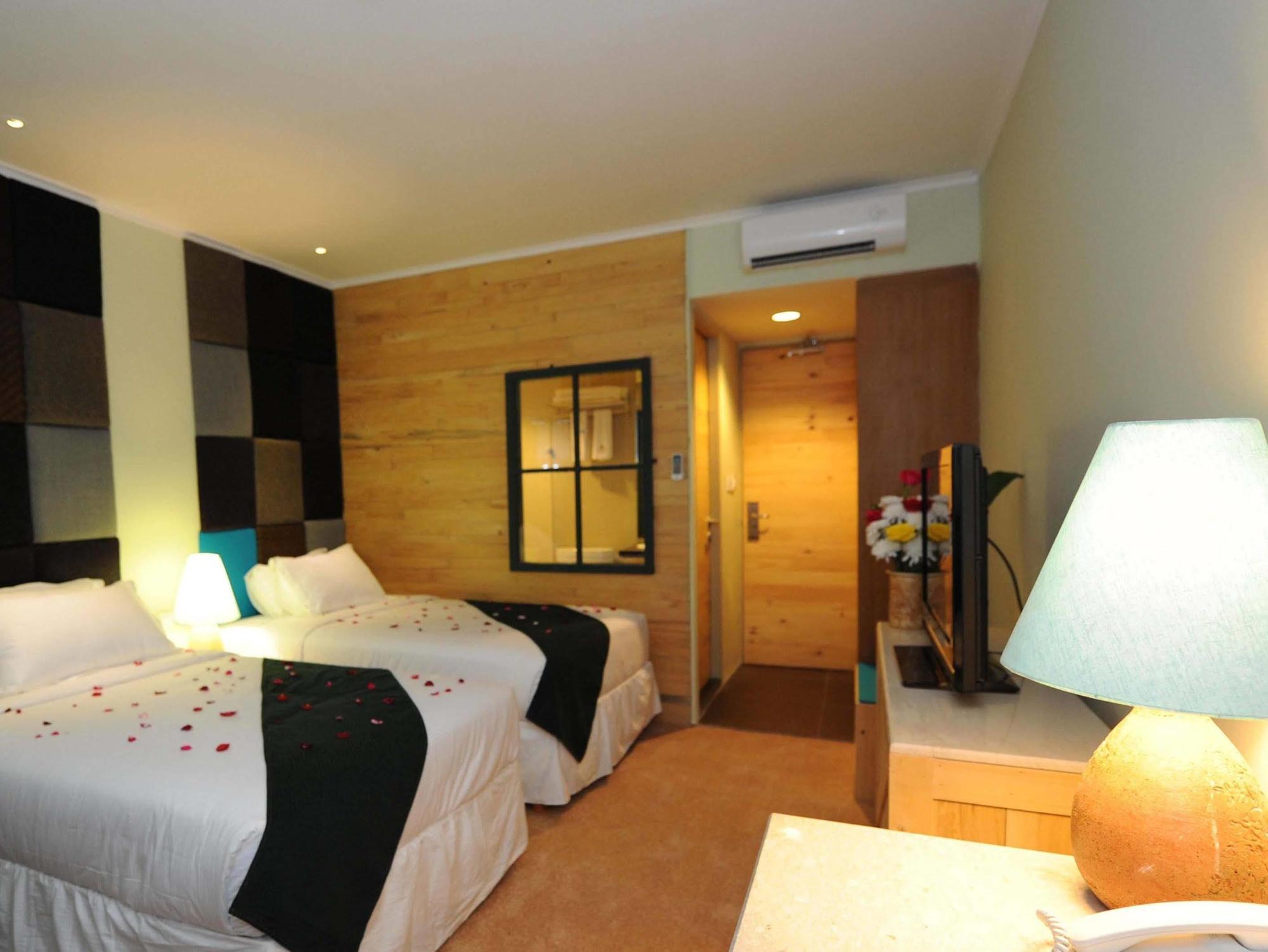 Chara Hotel Бандунг Екстериор снимка