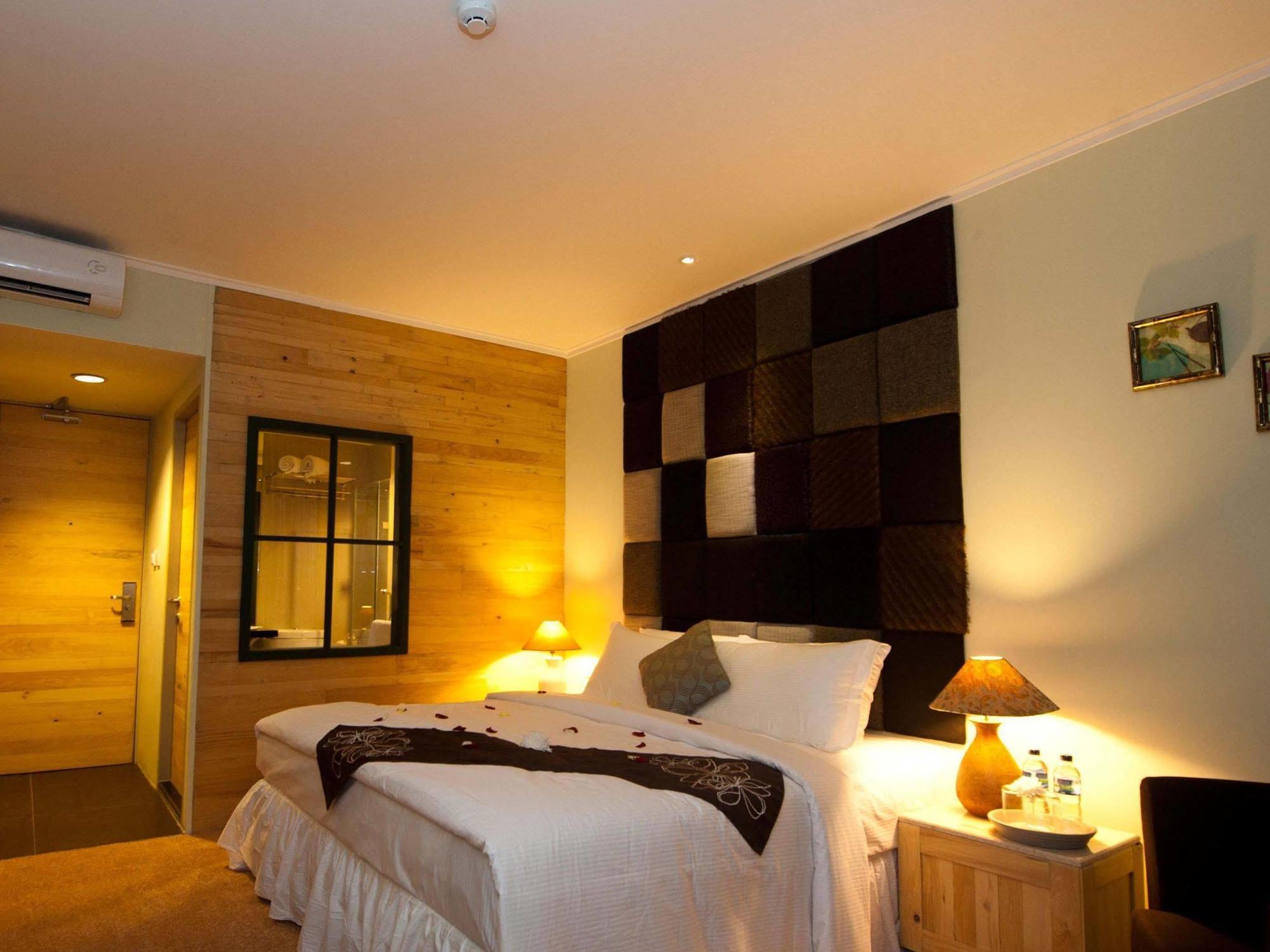 Chara Hotel Бандунг Екстериор снимка