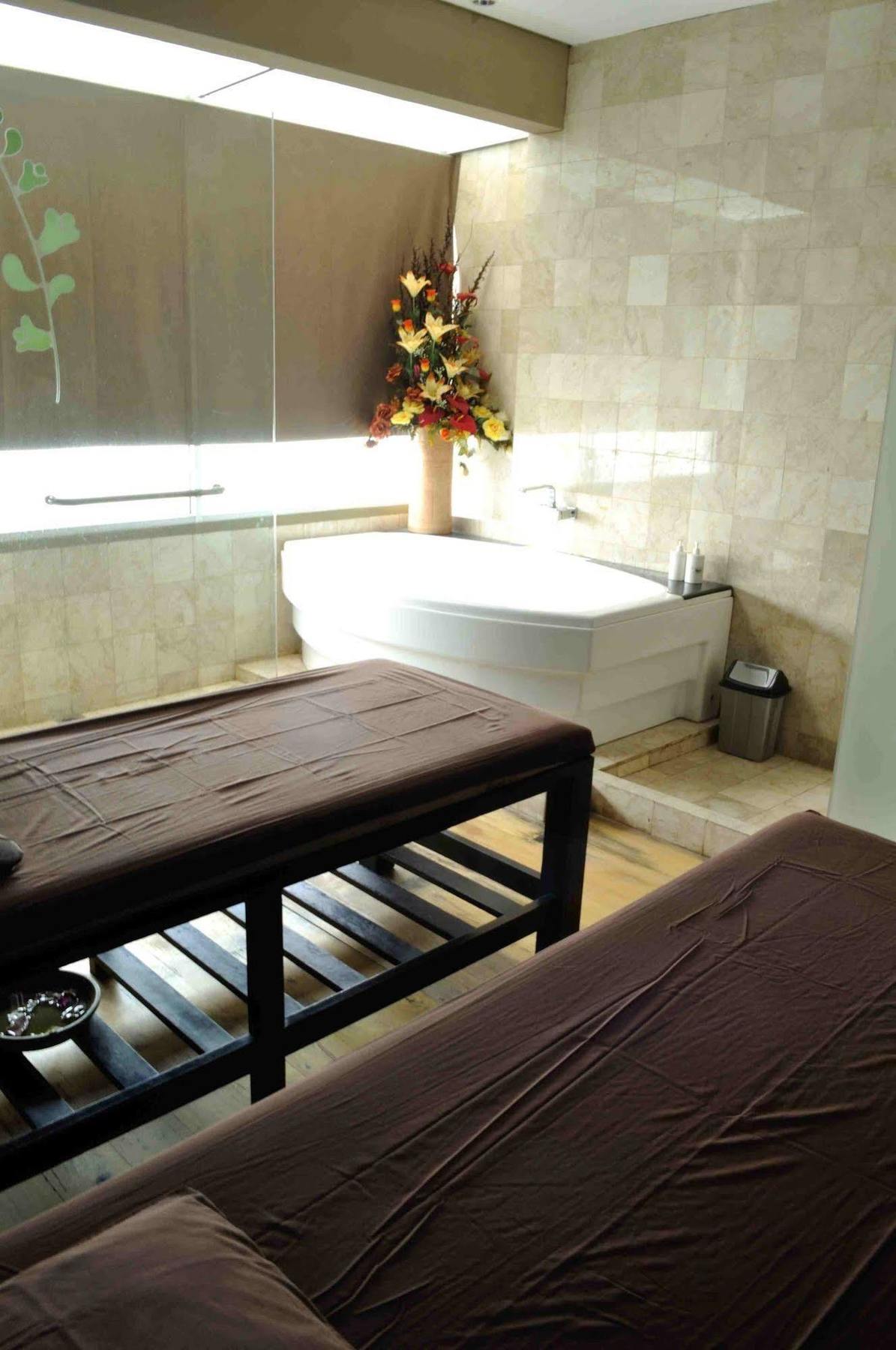 Chara Hotel Бандунг Екстериор снимка